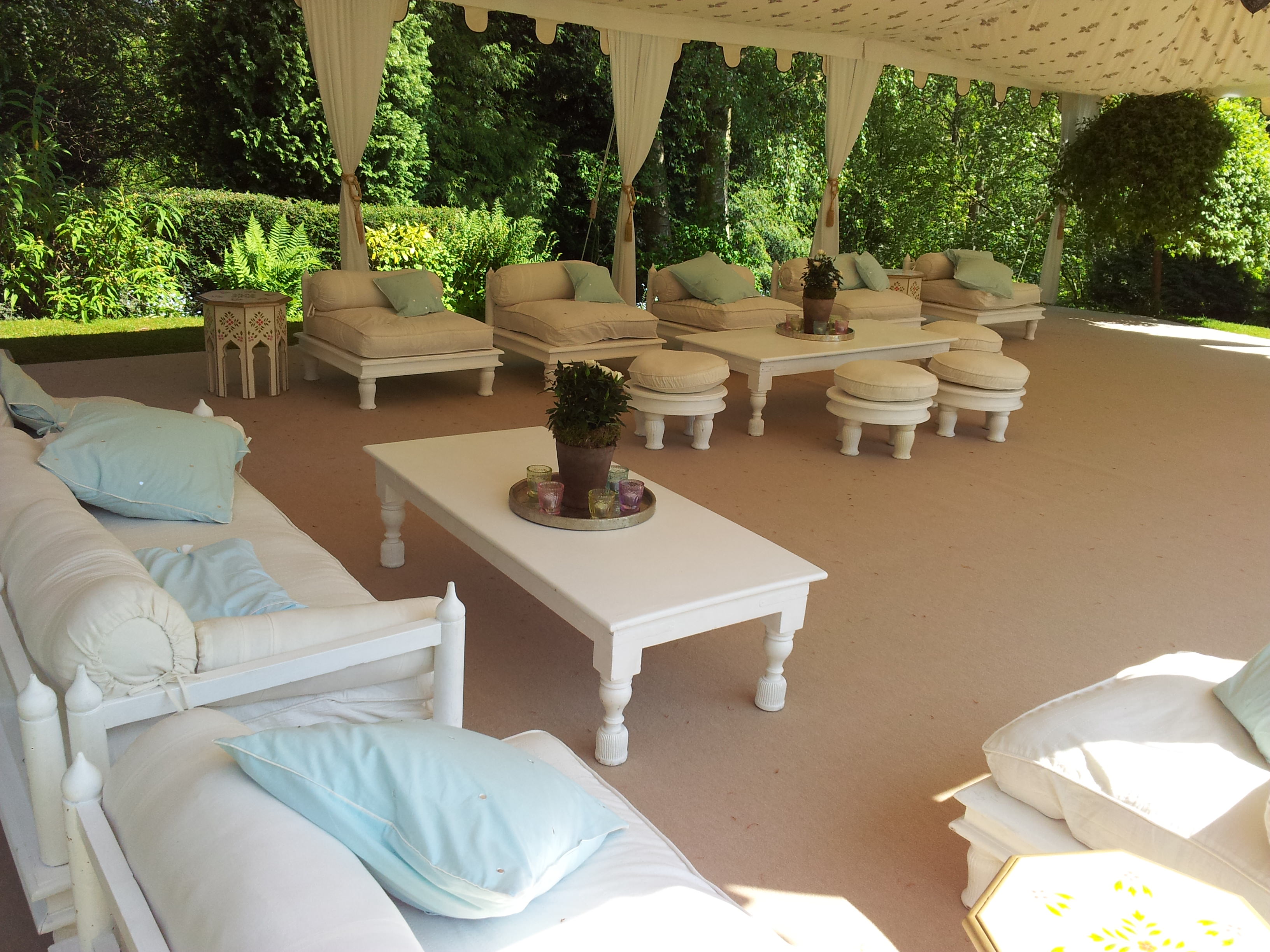 Casual seating in marquee reception