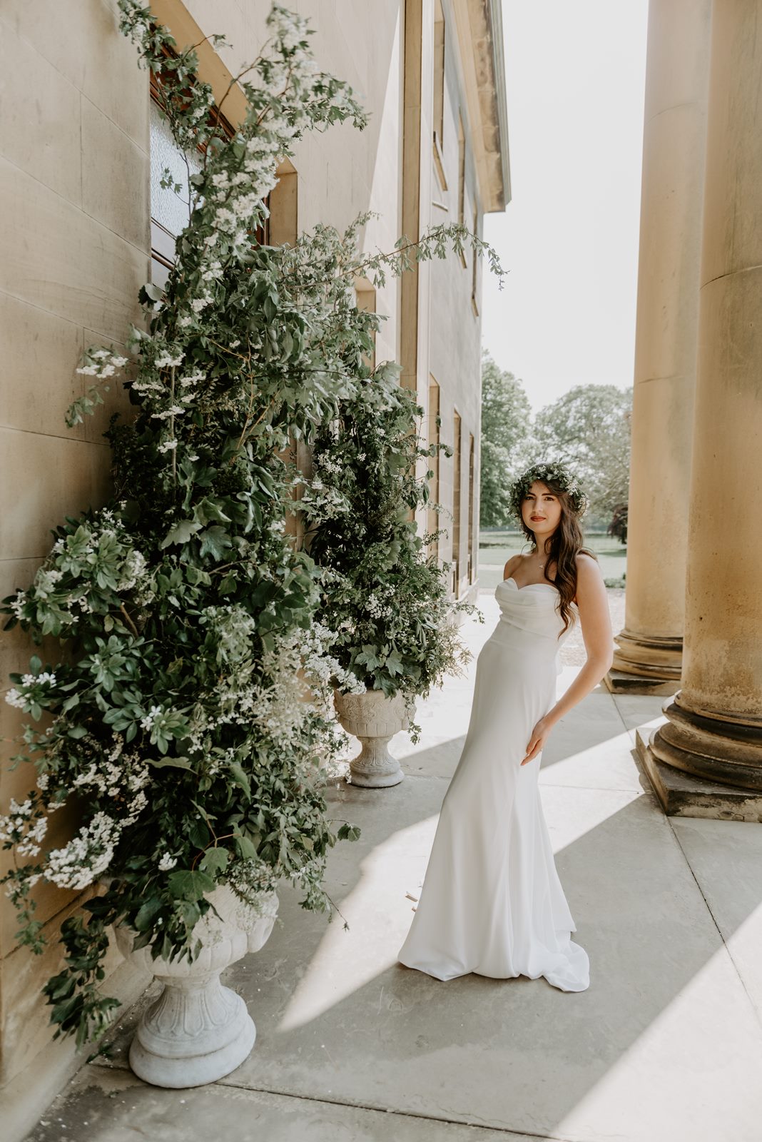 Rise Hall | Dine Venues | From England- with love | Sustainable wedding florals | Lucy Dennis Photography | Bride