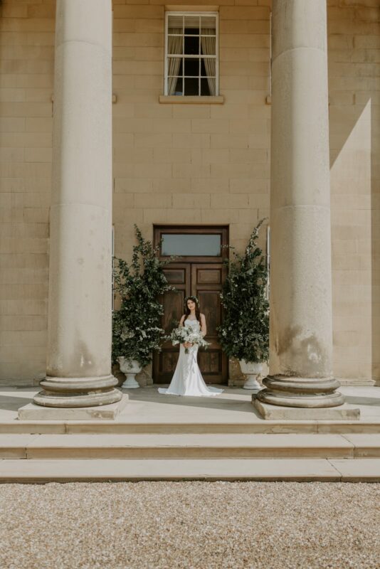 Rise Hall | Dine Venues | From England- with love | Sustainable wedding florals | Lucy Dennis Photography | Bride