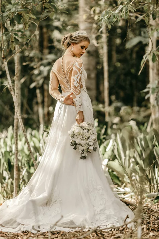 Dine | Wedding Dress | Jonathon Borba Unsplash